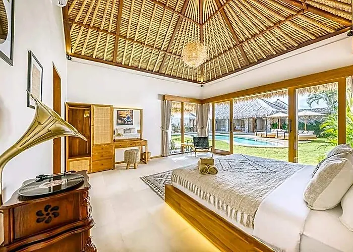 ホテル Huge 16 Bedrooms, 2 Combined, 2 Pools 3*