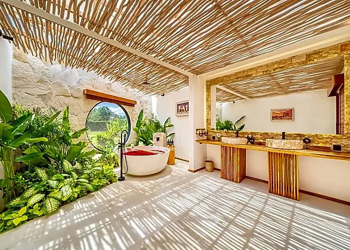 ホテル Huge 16 Bedrooms, 2 Combined, 2 Pools