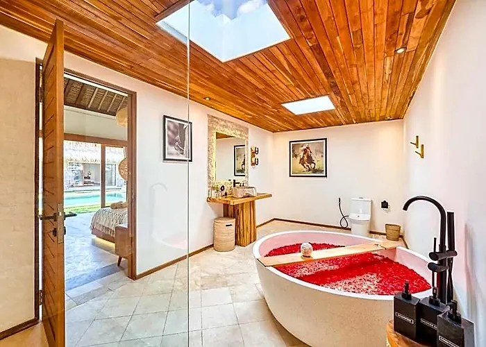ホテル Huge 16 Bedrooms, 2 Combined, 2 Pools バリ島