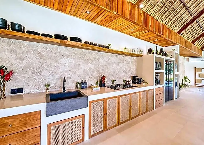 Huge 16 Bedrooms, 2 Combined, 2 Pools ホテル バリ島