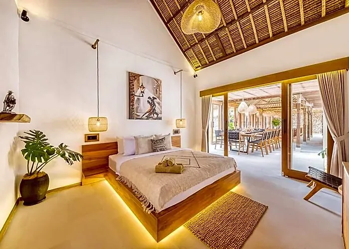 Huge 16 Bedrooms, 2 Combined, 2 Pools ホテル バリ島
