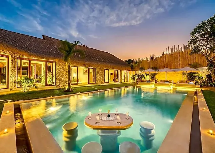 Huge 16 Bedrooms, 2 Combined, 2 Pools 3* バリ島
