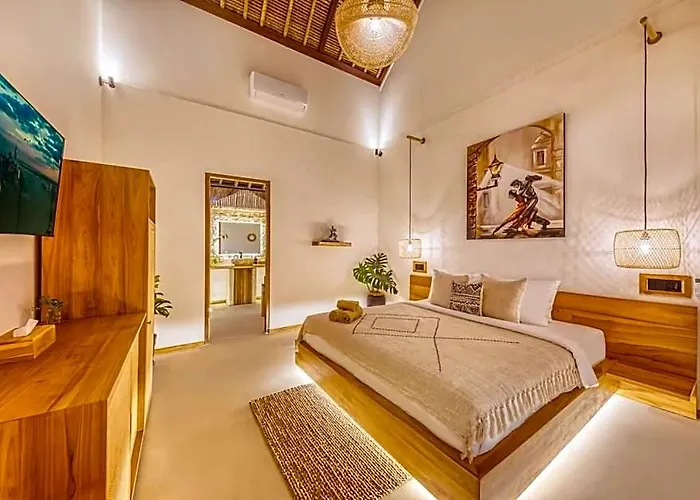 ホテル Huge 16 Bedrooms, 2 Combined, 2 Pools 3*