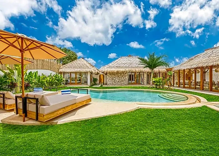 Huge 16 Bedrooms, 2 Combined, 2 Pools 3*