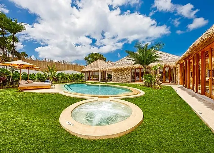 Huge 16 Bedrooms, 2 Combined, 2 Pools ホテル