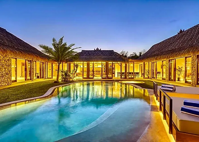 Huge 16 Bedrooms, 2 Combined, 2 Pools ホテル 3*