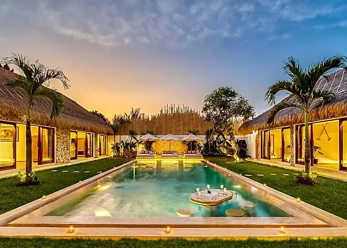 Huge 16 Bedrooms, 2 Combined, 2 Pools 3* バリ島