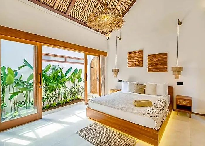 Huge 16 Bedrooms, 2 Combined, 2 Pools 3*