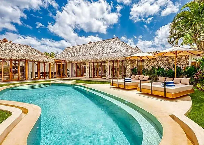 Huge 16 Bedrooms, 2 Combined, 2 Pools ホテル
