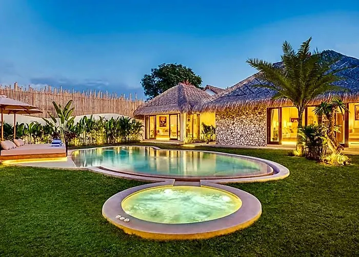 Huge 16 Bedrooms, 2 Combined, 2 Pools バリ島