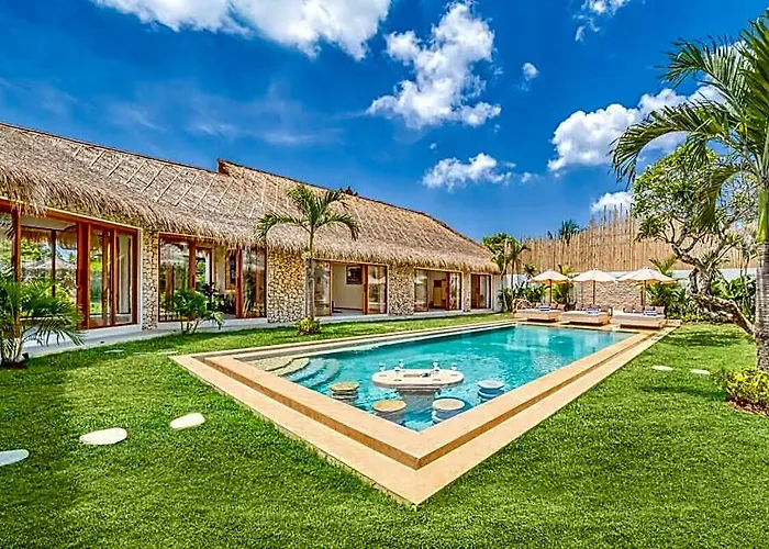 Huge 16 Bedrooms, 2 Combined, 2 Pools