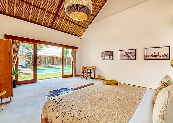 Huge 16 Bedrooms, 2 Combined, 2 Pools 3* バリ島