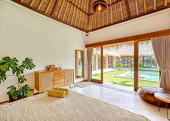 Huge 16 Bedrooms, 2 Combined, 2 Pools 3*
