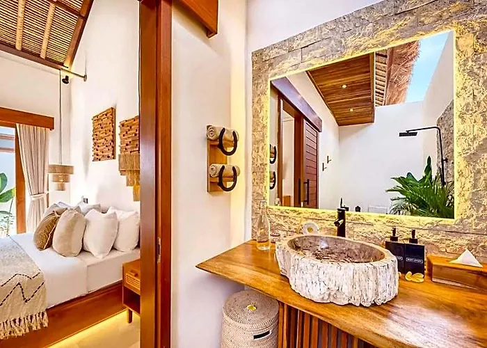 Huge 16 Bedrooms, 2 Combined, 2 Pools