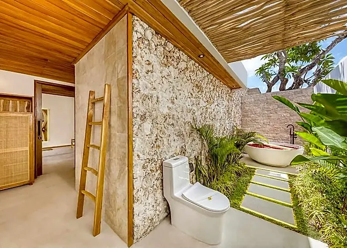 Huge 16 Bedrooms, 2 Combined, 2 Pools バリ島