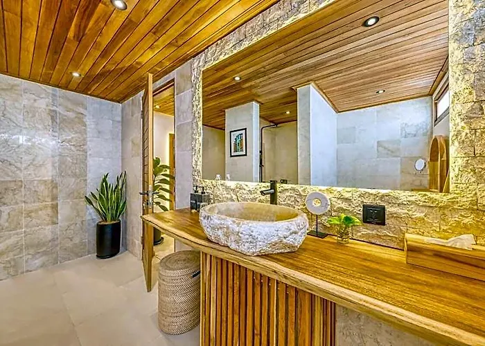 Huge 16 Bedrooms, 2 Combined, 2 Pools 3*